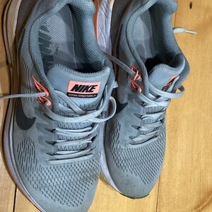 Nike Women's Sneakers in Gray and Coral